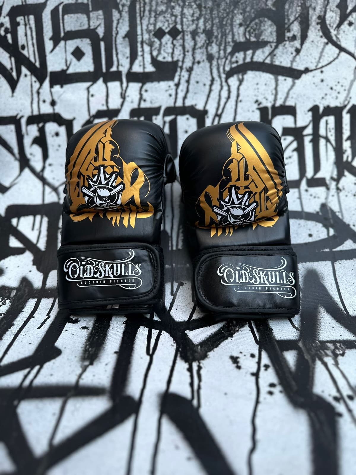 Guantillas de MMA Old Skulls -Gold Strike Edition- - Imagen 2